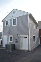 Building Photo - 9 Green St