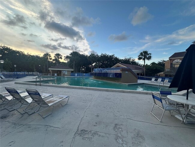 Building Photo - 15489 N Miami Lakeway