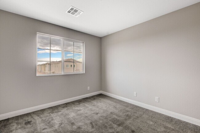 Building Photo - Stylish 3-Bedroom Home with Upgraded Kitch...