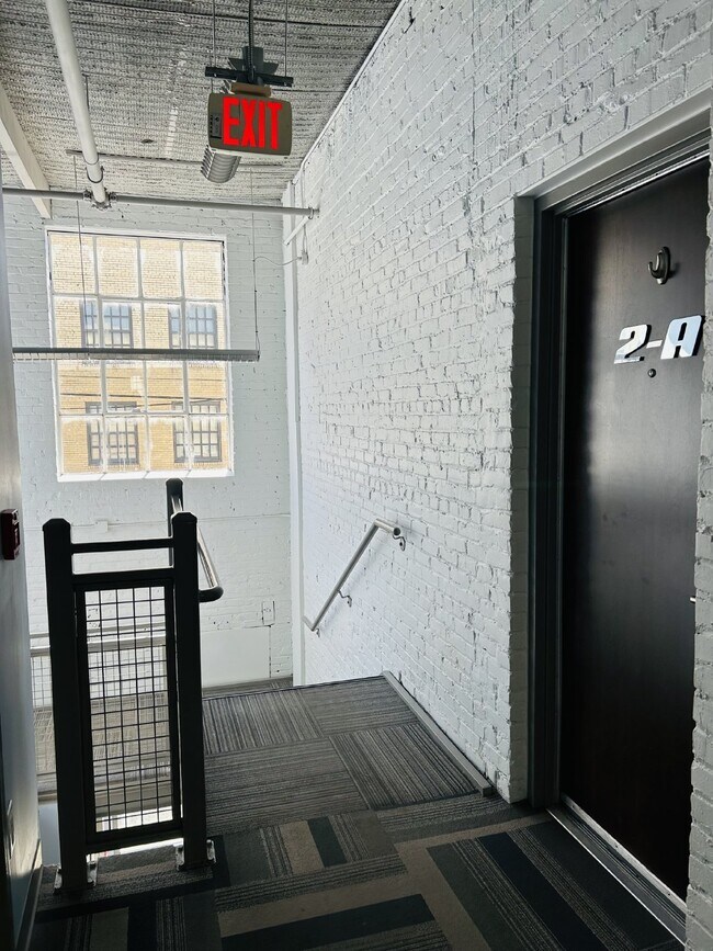 Building Photo - Downtown Living: 1 Bdrm/1 Bath Condo in Fulton Motor Lofts with reserved parking! Available Now!