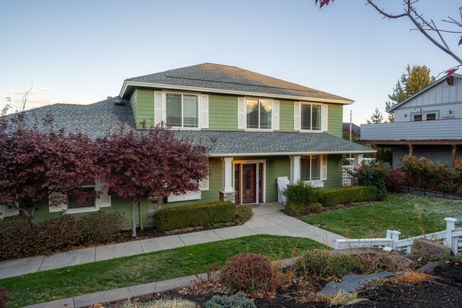 Building Photo - Stunning home on Awbrey Butte!