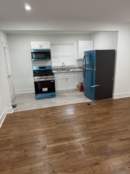 Building Photo - 717 Sycamore Dr