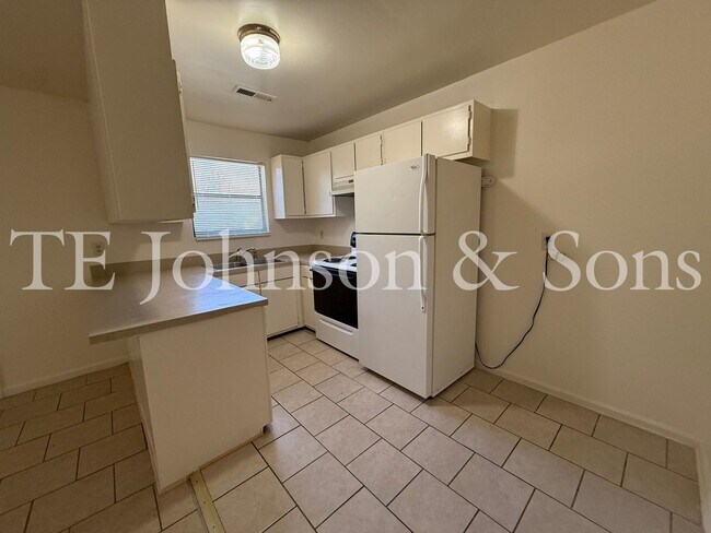 Building Photo - All-Inclusive Living in a Prime Winston-Sa...