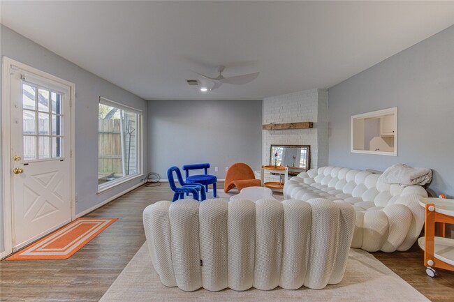 Building Photo - 1160 N Kirkwood Rd