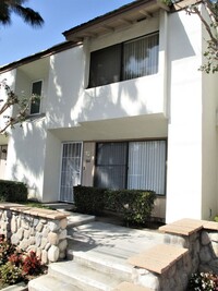 Building Photo - Spacious and Upgraded 2 Bedroom Condominiu...