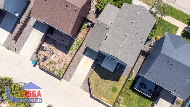 Building Photo - Cute home with engineered hardwood flooring throughout is available now!