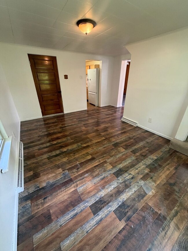 Building Photo - 4 bedroom with fenced-in yard in Washington