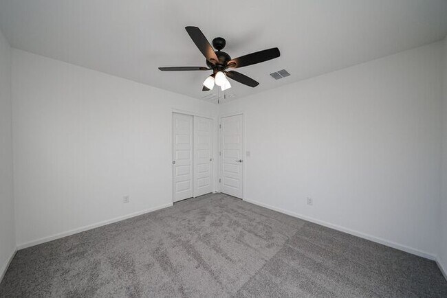 Building Photo - ONE MONTH RENT FREE!! NEW 5 BEDROOM 3 BATHROOM HOME AVILABLE FOR RENT!