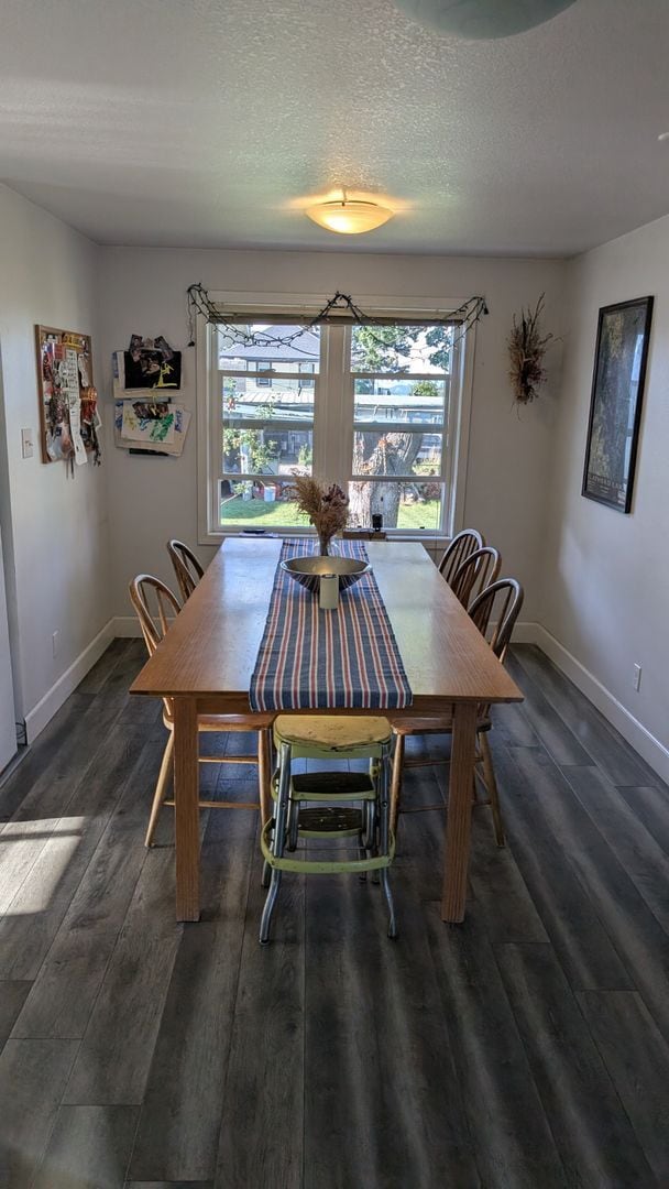 Building Photo - Our Western-Coastal Shabby Chic house Avai...