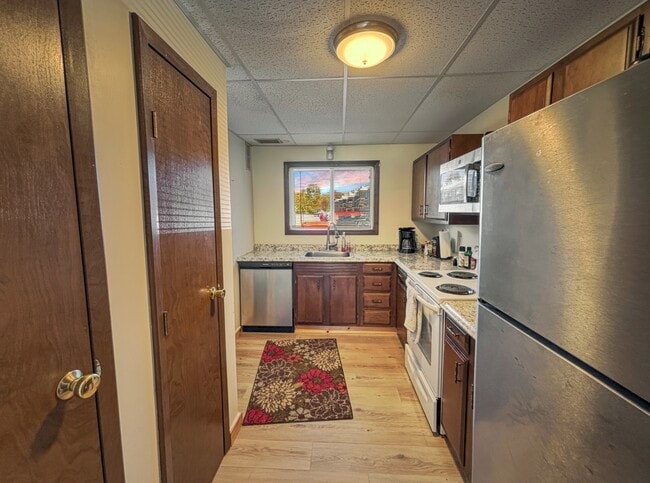 Building Photo - Squaw Mountain Rd