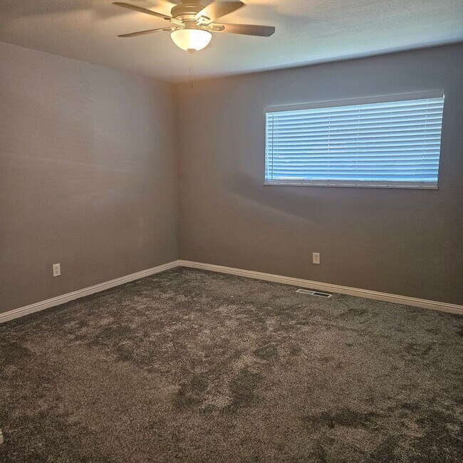 Building Photo - Beautifully Updated Family Home Near Memorial Hospital