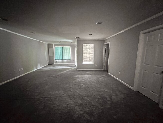 Building Photo - Stunning 3 Bed 3.5 Bath Brick Colonial End-Unit Townhome In Vibrant Kingstowne Community