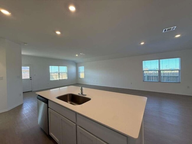 Building Photo - 200 Herald Dr