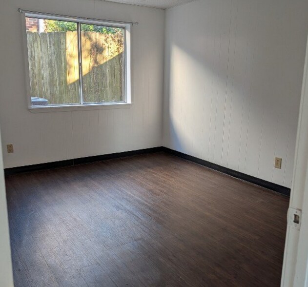 Building Photo - 103 Holland St