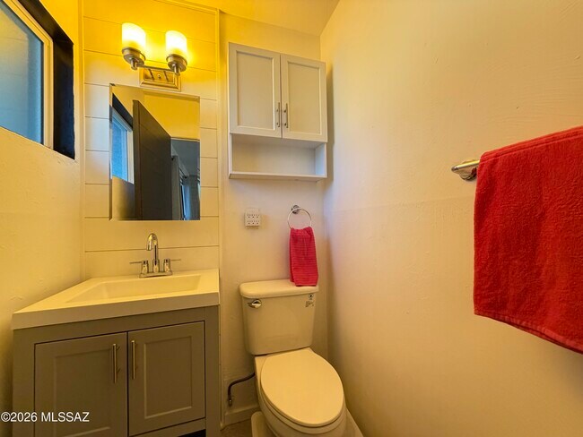 Building Photo - 8271 E Kenyon Dr