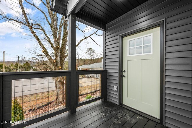Building Photo - 8306 Lobelia Ln