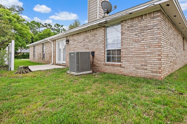 Building Photo - Gorgeous All-Brick San Jose Home!