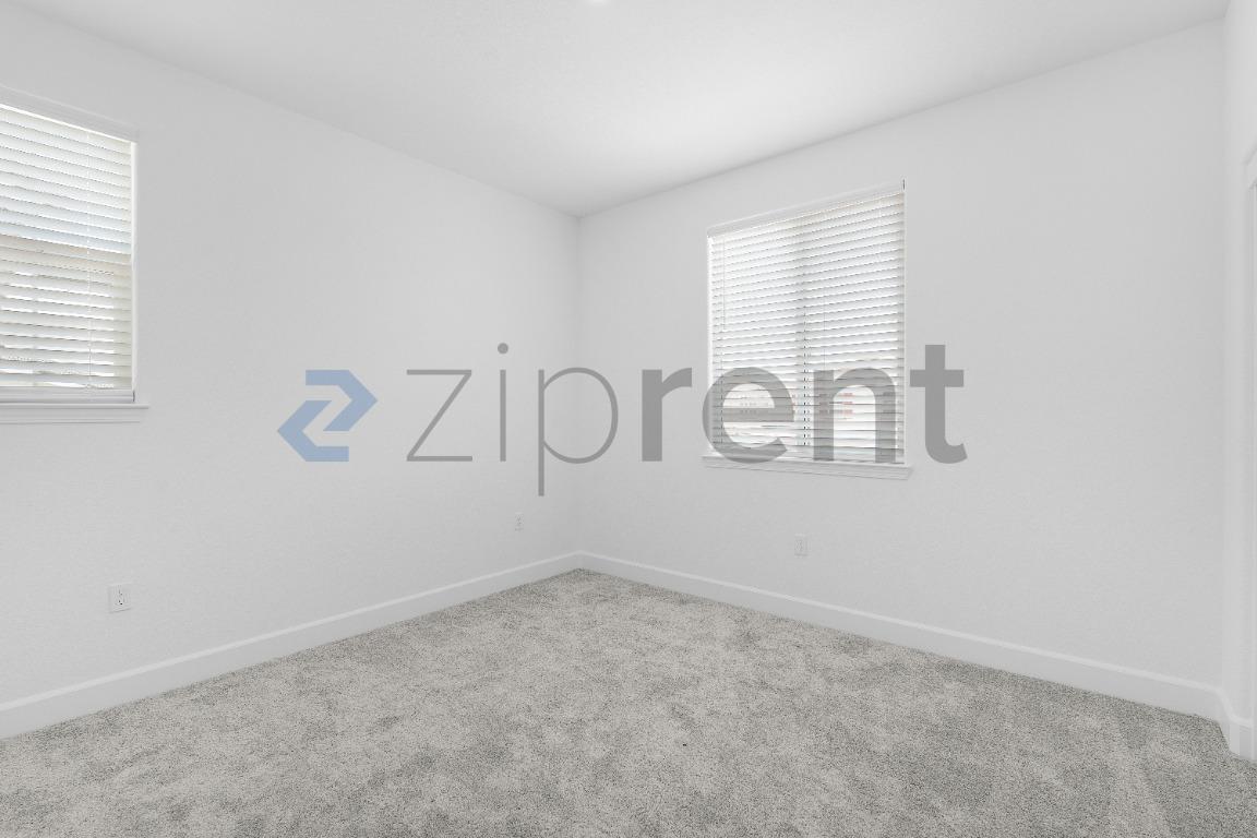 Building Photo - Unit