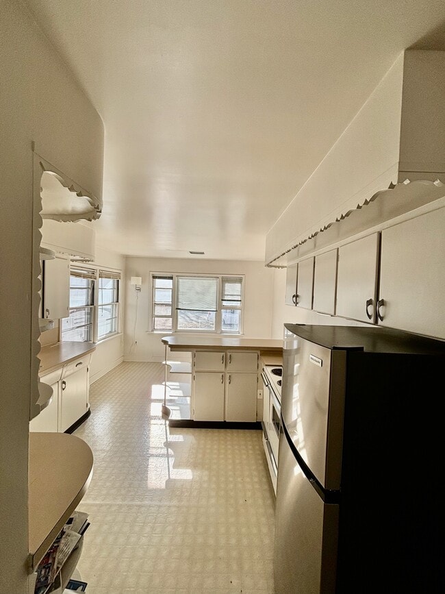 Building Photo - 522 S 10th Ave