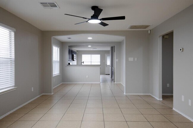 Building Photo - 718 Remwick Dr