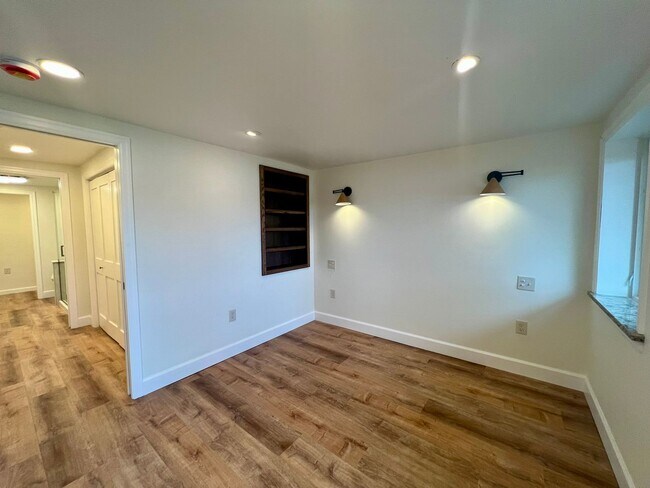 Building Photo - PENDING APPLICATION; Waterfront Apartment on East Bay Drive