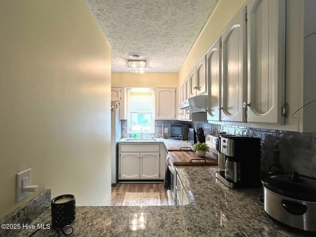 Building Photo - 940 Linden Rd