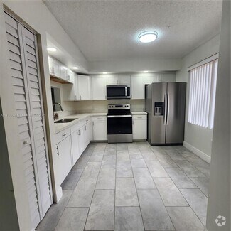 Building Photo - 1351 SW 141st Ave