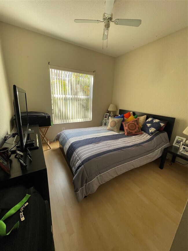 Building Photo - 932 NW 126th Terrace