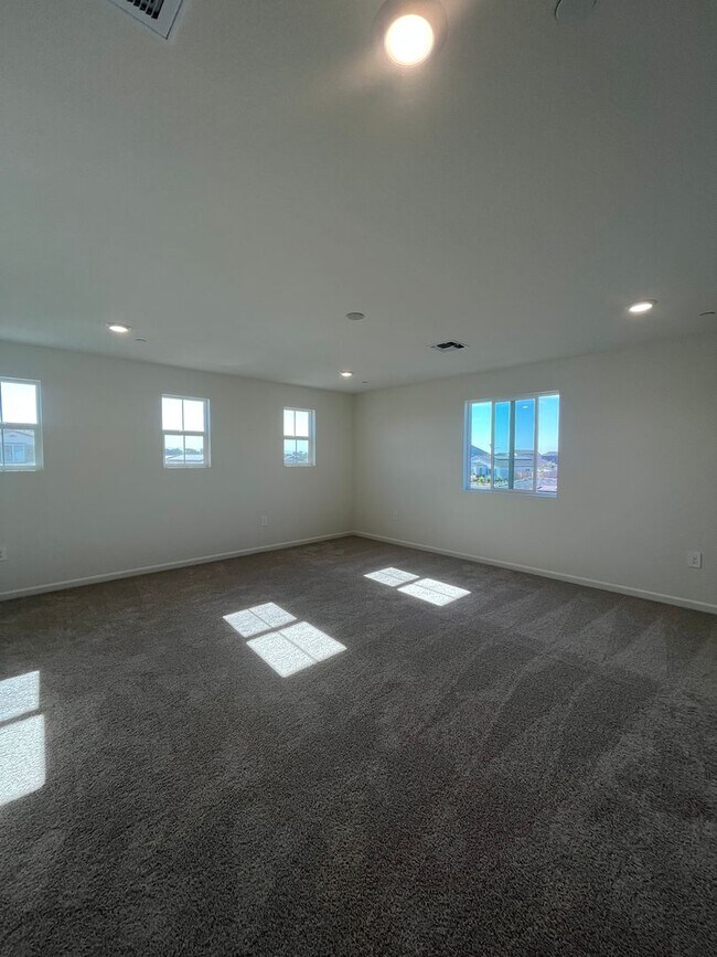 Building Photo - 1654 Pacific Dr