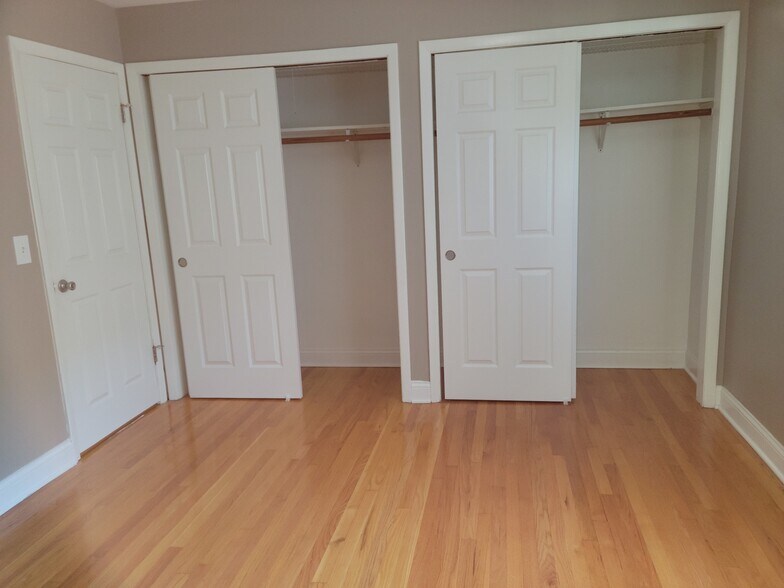 Building Photo - 826 E Capri Dr