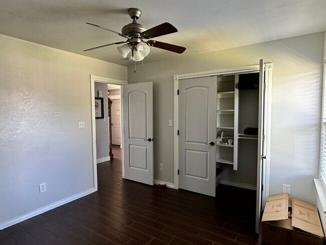 Building Photo - 1205 Alma Dr
