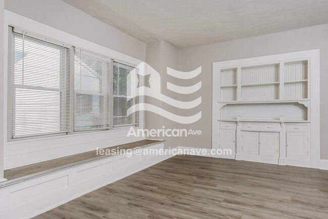Building Photo - 1015 W 32nd St
