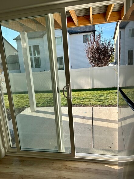 Building Photo - 1313 W Caine Dr