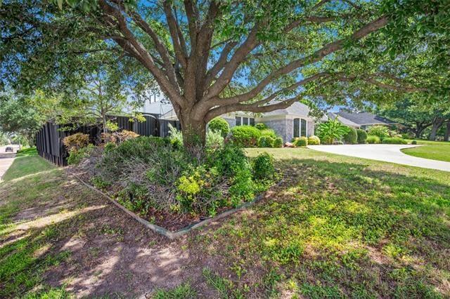 Building Photo - 7605 Queens Garden Dr
