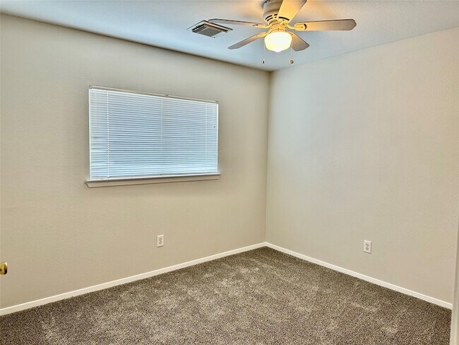 Building Photo - 3910 Mossy Pl Ln