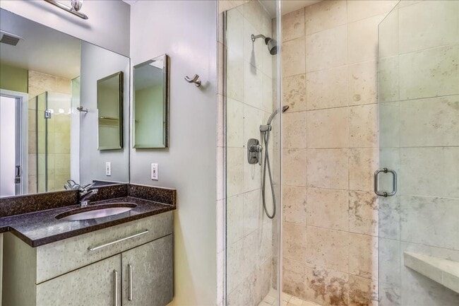 Building Photo - Updated townhome in popular Paper Mill Cou...