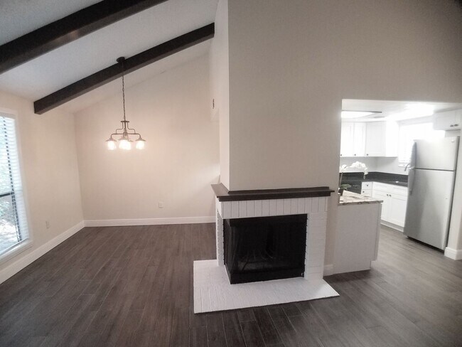 Building Photo - Stunning All Upgraded 2/2 Condo x Rent @ Winter Park Village next to Full Sail !