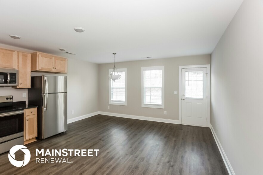 Building Photo - 722 Elizabeth St SW