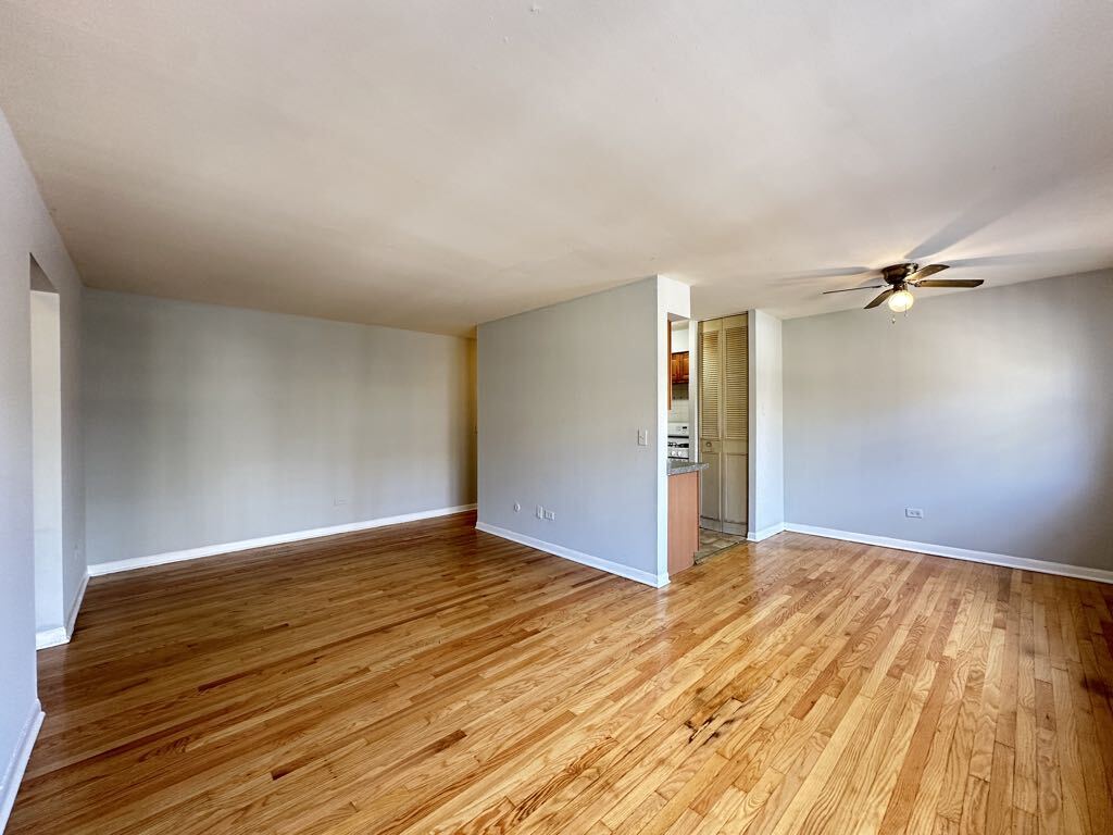 Building Photo - 513 W Briar Pl