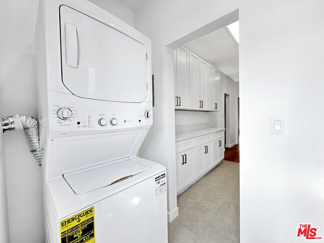 Building Photo - 5932 Willoughby Ave