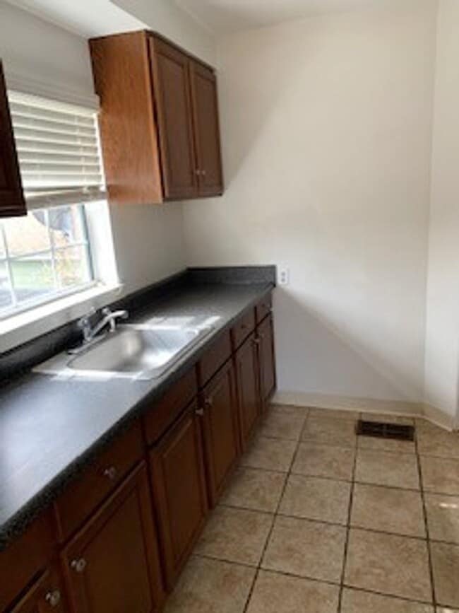 Building Photo - Delaney Park Apartment