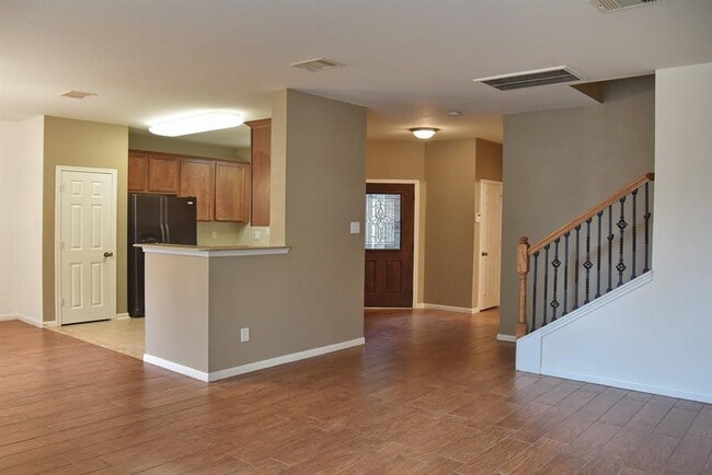 Building Photo - 16016 Summerville Lake Dr