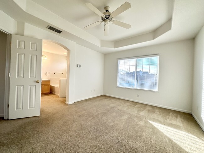 Building Photo - 689 Regency Park Cir