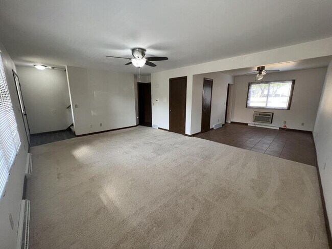 Building Photo - 536 Melody Ln