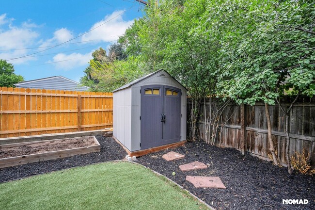 Building Photo - Spacious 3BR House in Denver