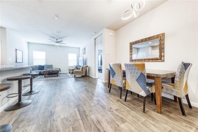 Building Photo - 212 Freedom Park Ave