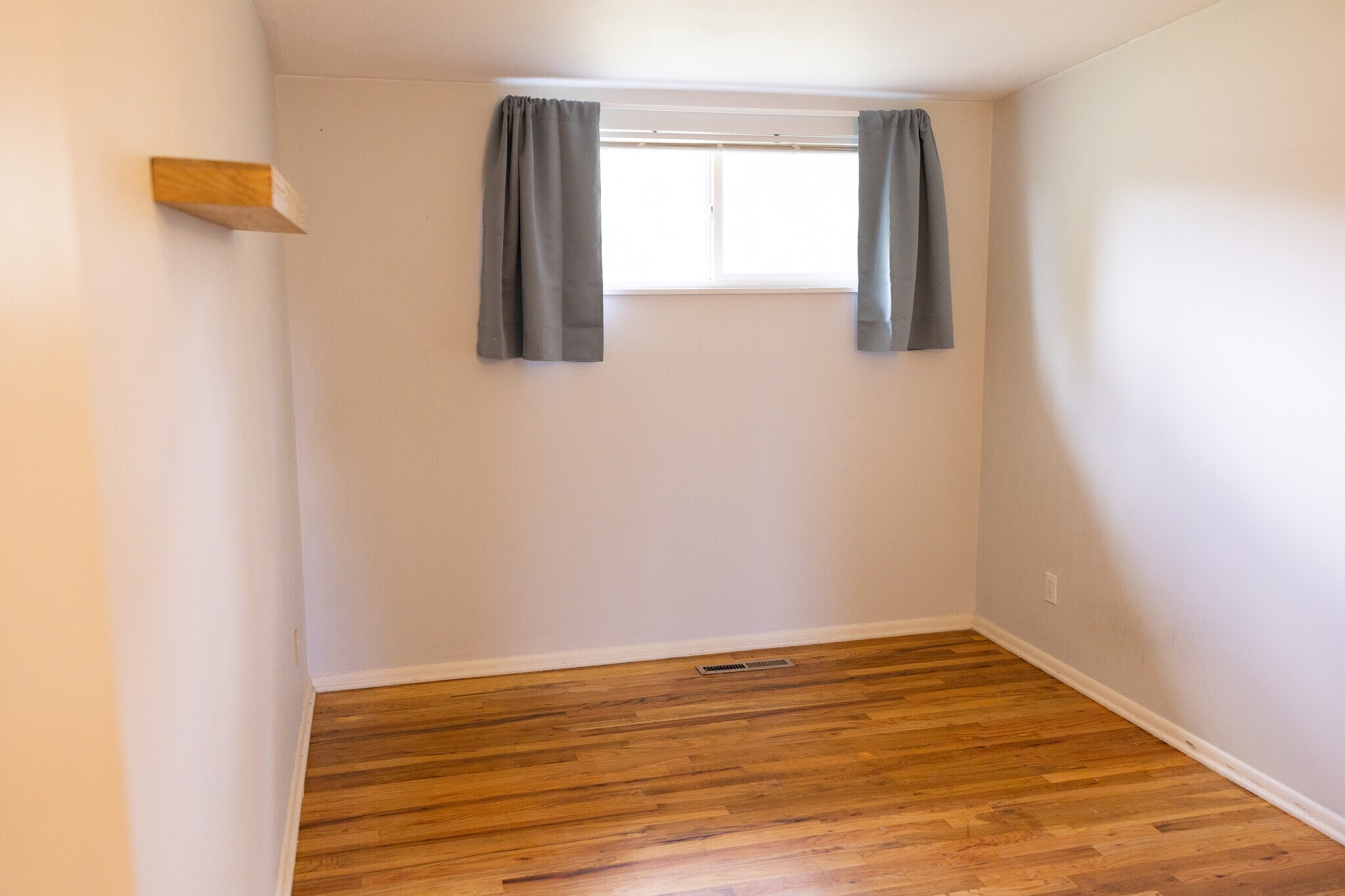 Building Photo - 1316 Kent Cir