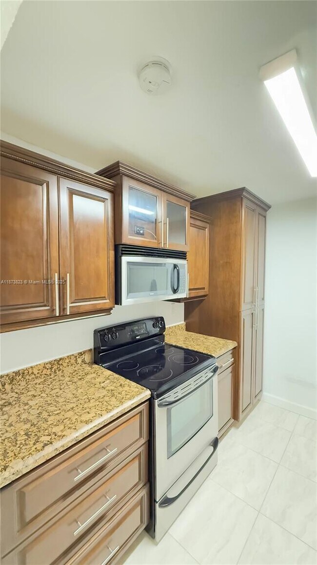 Building Photo - 7121 Miami Lakes Dr