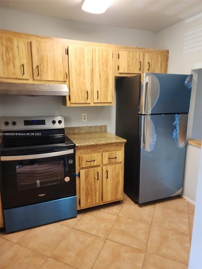 Building Photo - 6061 Shaker Wood Cir