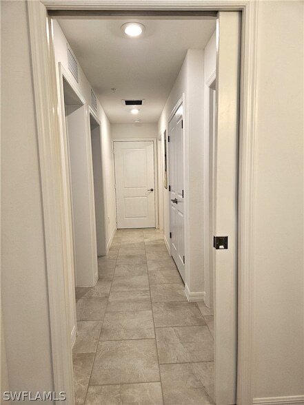 Building Photo - 5739 Oakmont Ct